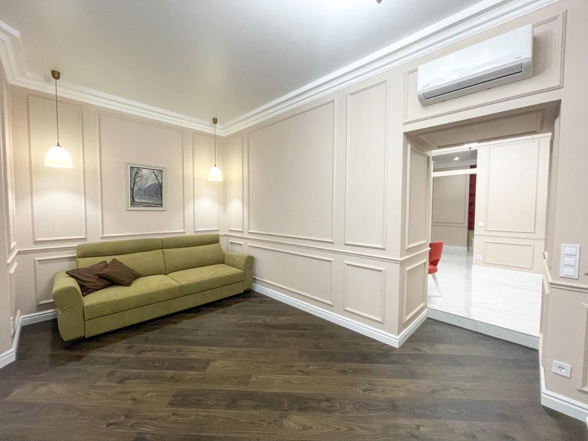 Apartment 39 Svobody Avenue Lviv Luaran gambar