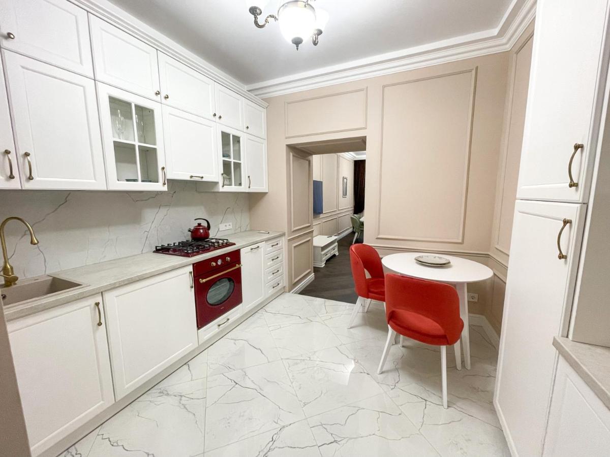 Apartment 39 Svobody Avenue Lviv Luaran gambar