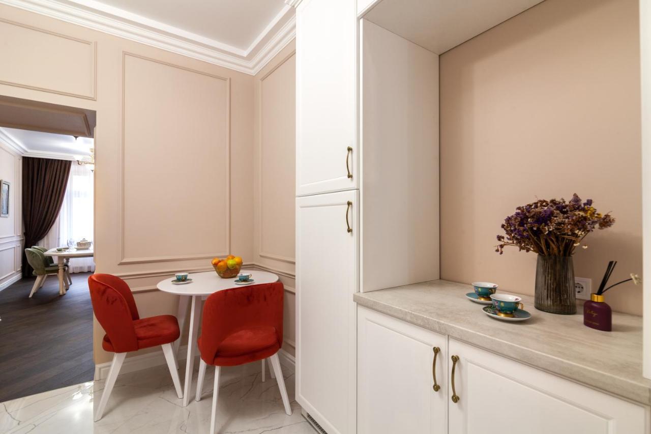 Apartment 39 Svobody Avenue Lviv Luaran gambar