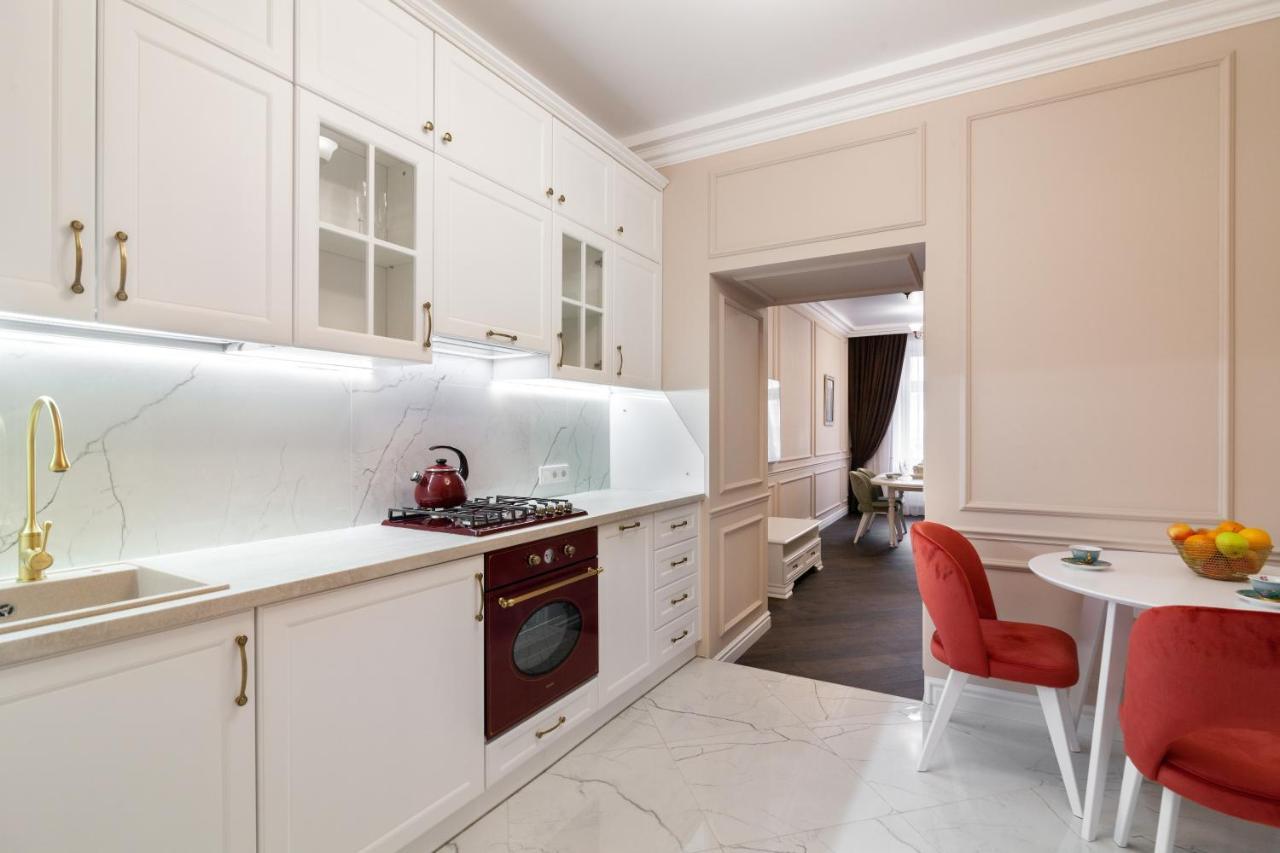 Apartment 39 Svobody Avenue Lviv Luaran gambar