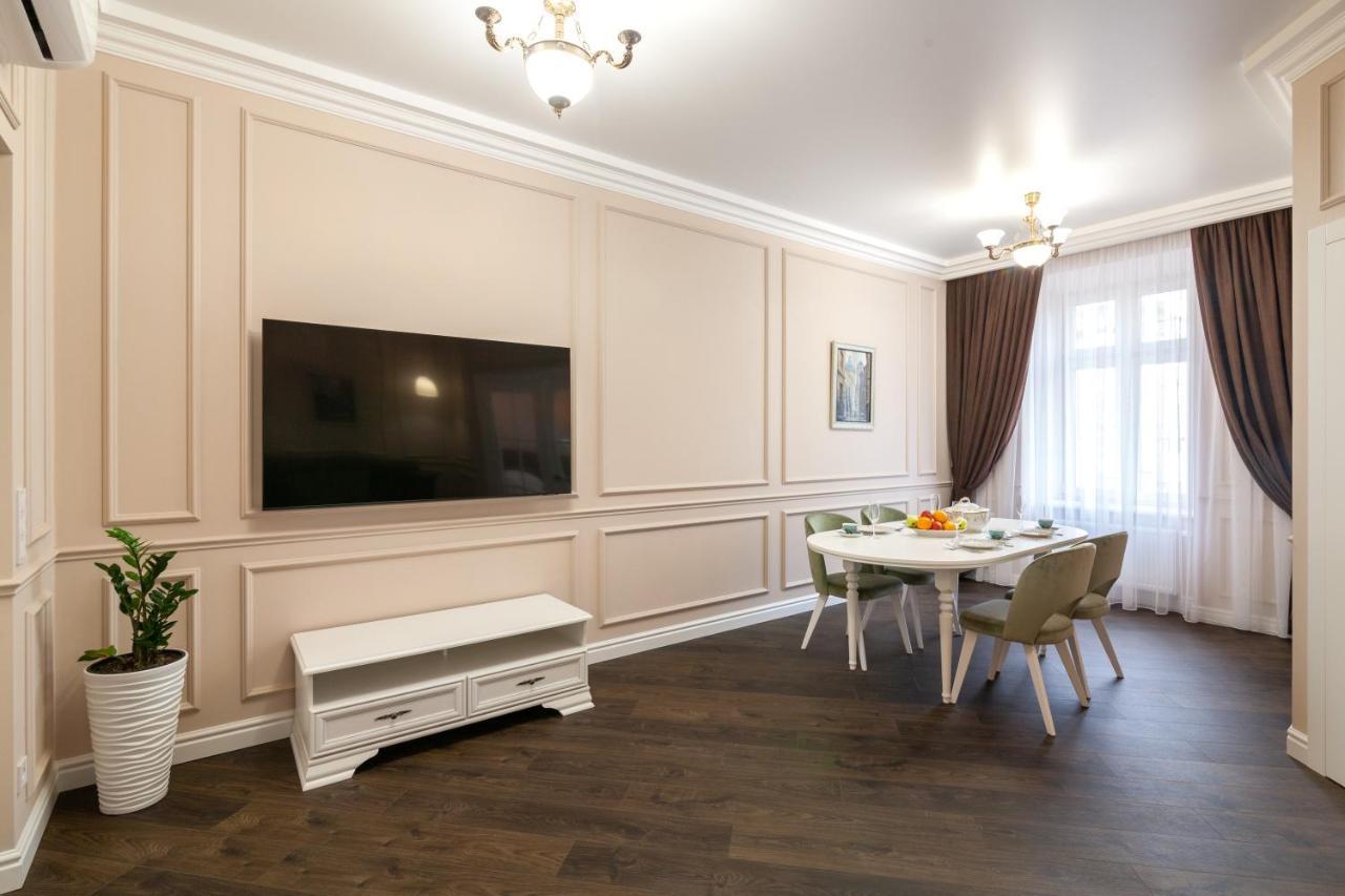 Apartment 39 Svobody Avenue Lviv Luaran gambar